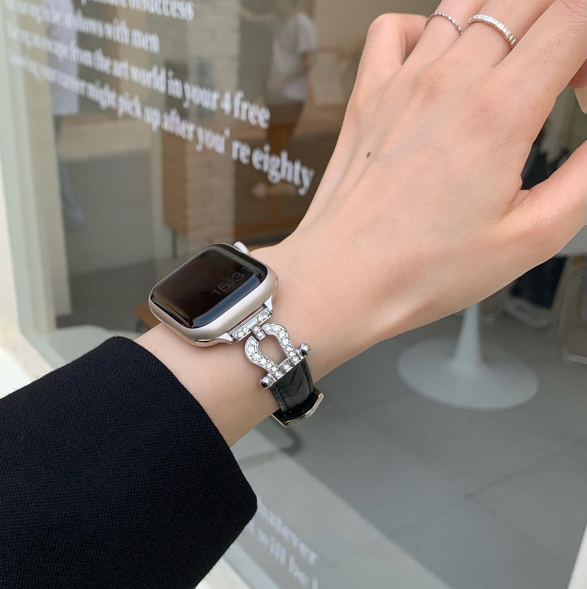 アップルウォッチバンド 本革×メタル 蹄扣デザイン ラインストーン付き