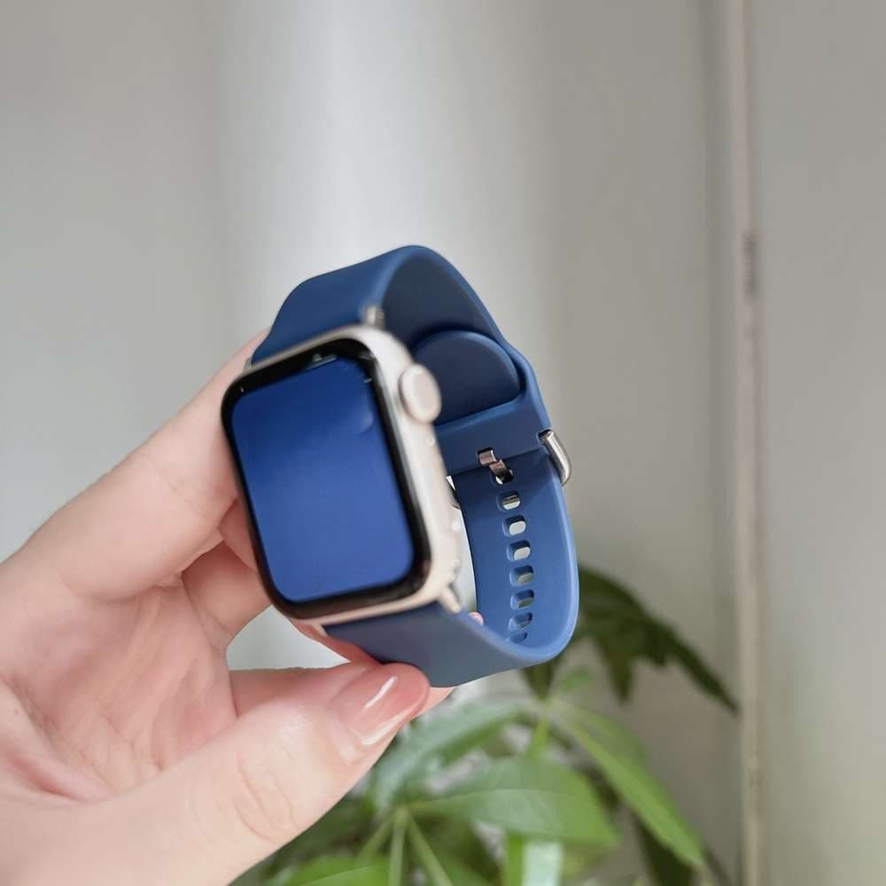 アップルウォッチバンドスポーツ シンプル上品な滑らかシリコンバンド
