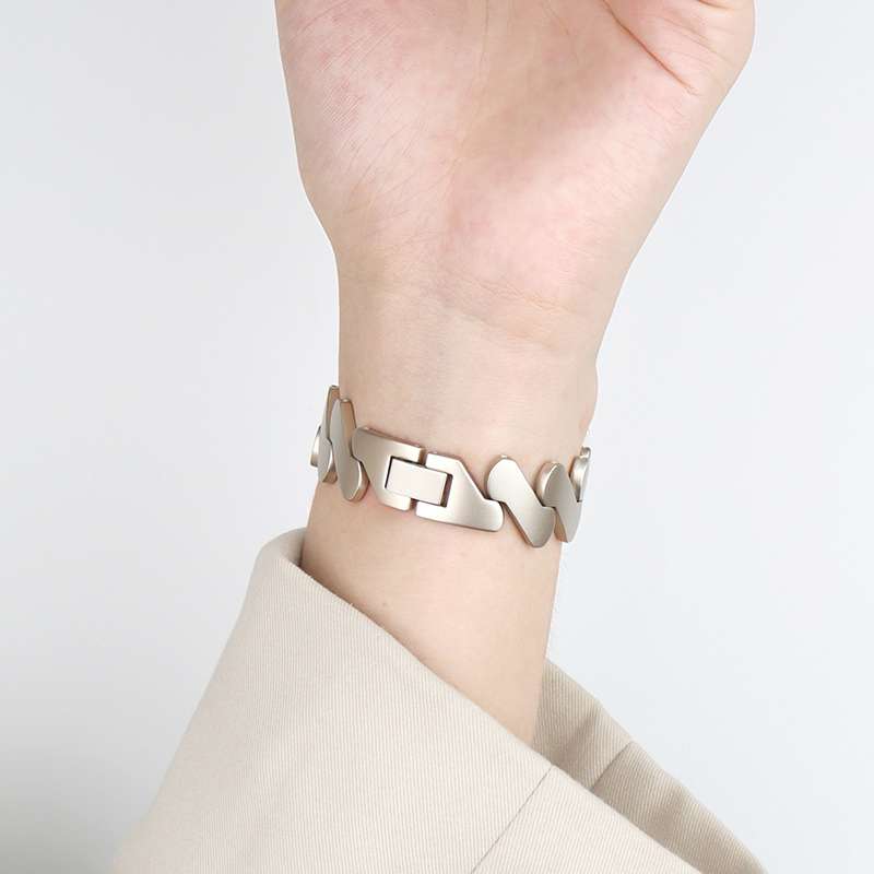 アップルウォッチバンド シックなウェーブデザイン メタルバンド